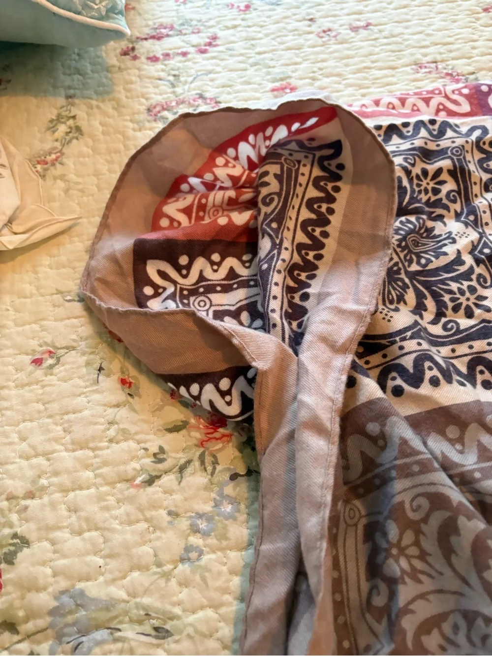 Do everything in love Multicolor Bandana-Print Kimono — Neutral & Purple Accents